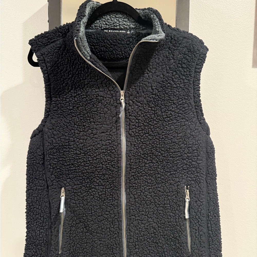 Be Boundless Black Fleece Vest for Men
